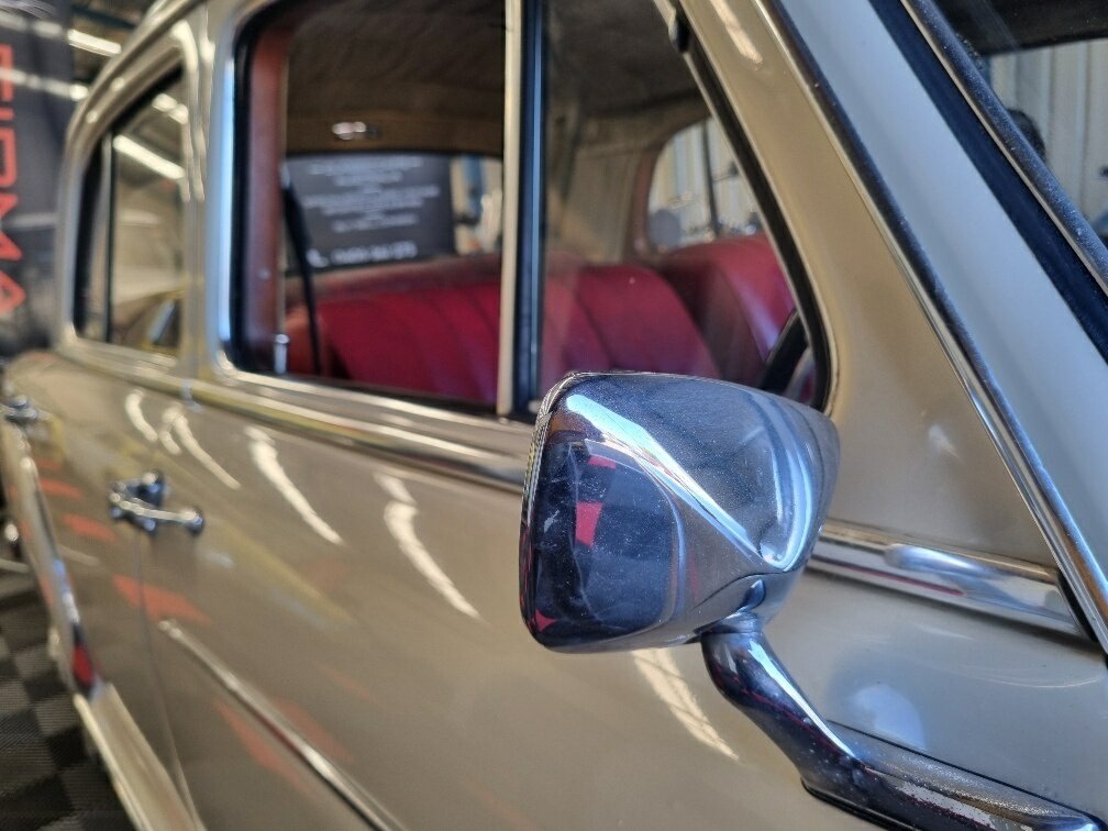1957 MERCEDES-BENZ 220S W180 SEDAN