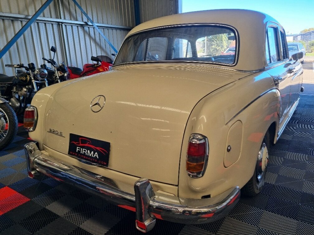 1957 MERCEDES-BENZ 220S W180 SEDAN