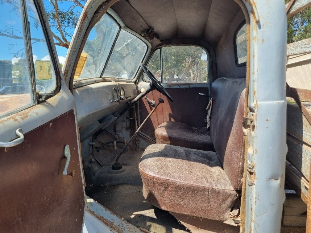 1947 BEDFORD TRUCK