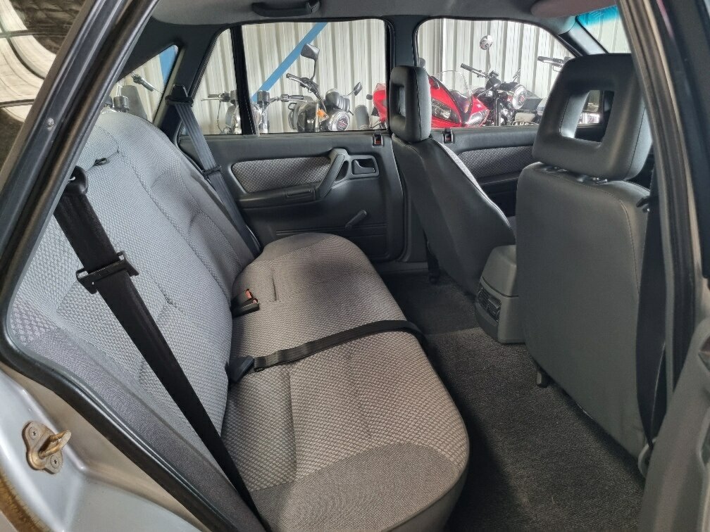 1990 HOLDEN COMMODORE VN V6 MANUAL SEDAN