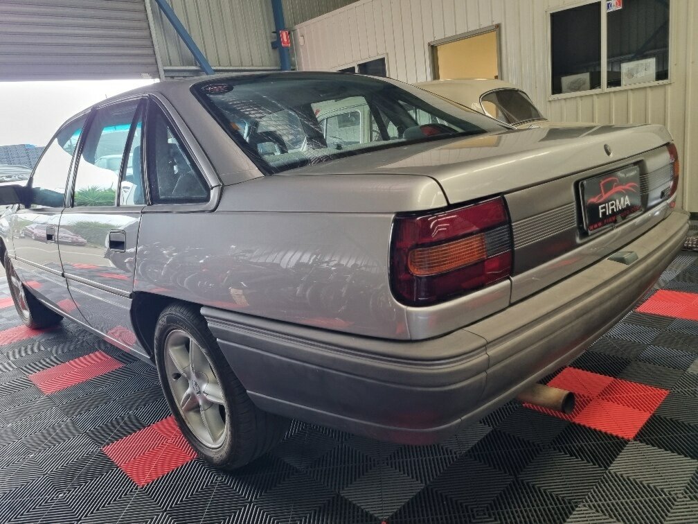 1990 HOLDEN COMMODORE VN V6 MANUAL SEDAN