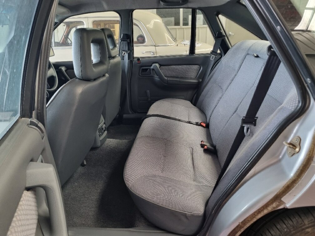 1990 HOLDEN COMMODORE VN V6 MANUAL SEDAN