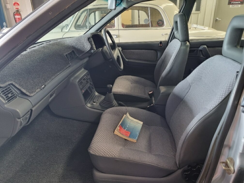 1990 HOLDEN COMMODORE VN V6 MANUAL SEDAN