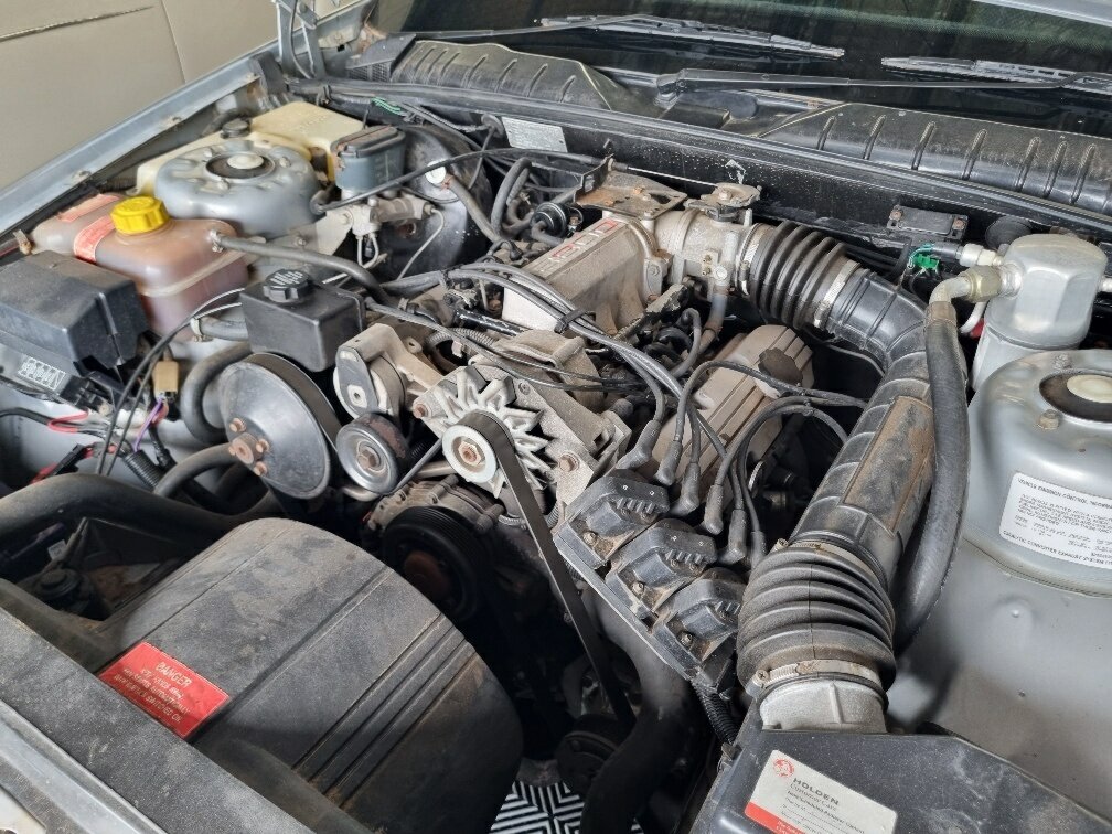 1990 HOLDEN COMMODORE VN V6 MANUAL SEDAN