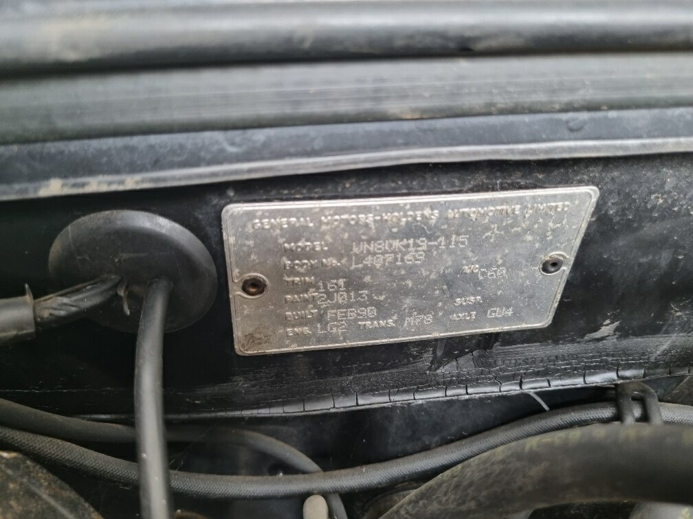1990 HOLDEN COMMODORE VN V6 MANUAL SEDAN