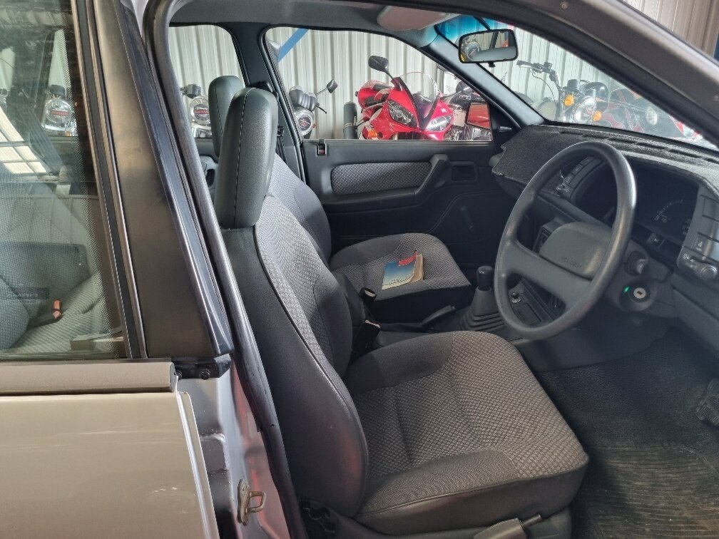 1990 HOLDEN COMMODORE VN V6 MANUAL SEDAN