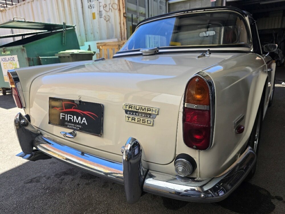 1968 TRIUMPH TR 250 ROADSTER