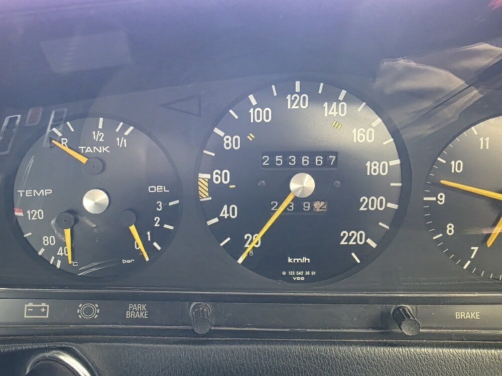 1979 MERCEDES-BENZ 280 W123 CE 4 SP AUTOMATIC 2D COUPE