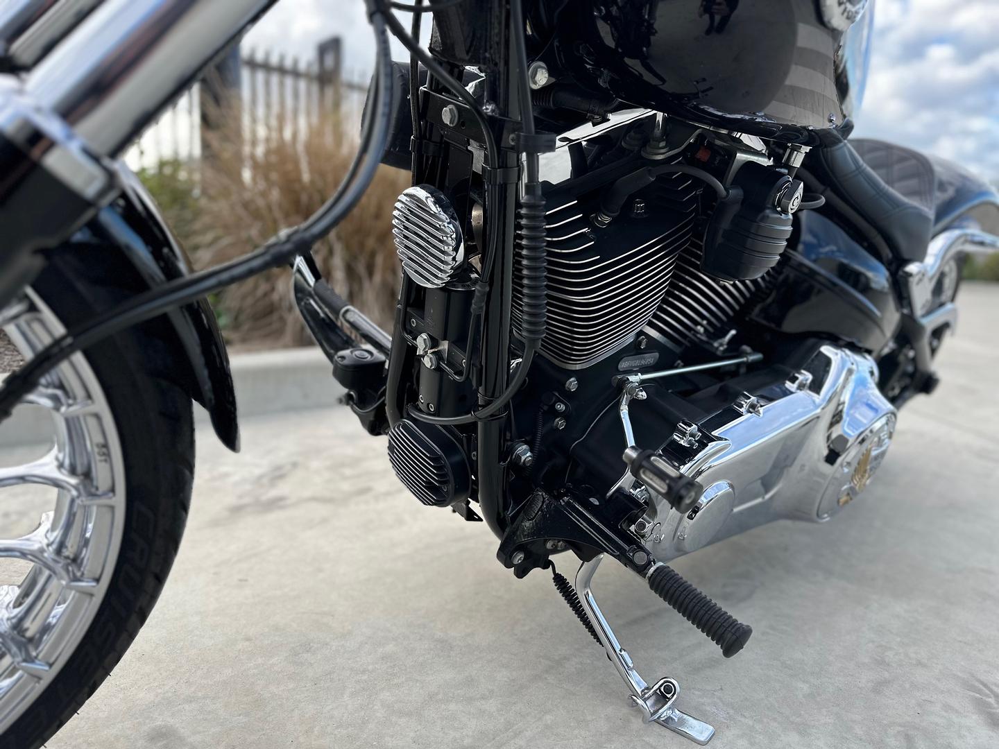 2016 HARLEY-DAVIDSON BREAKOUT 103 (FXSB) CRUISER