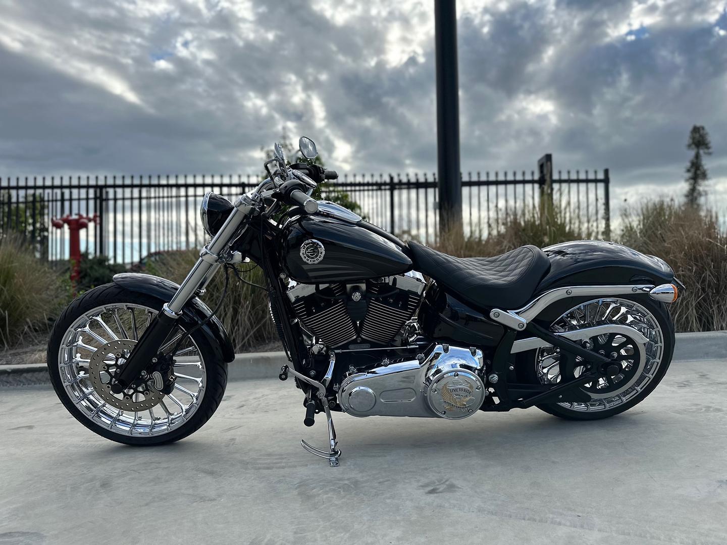 2016 HARLEY-DAVIDSON BREAKOUT 103 (FXSB) CRUISER