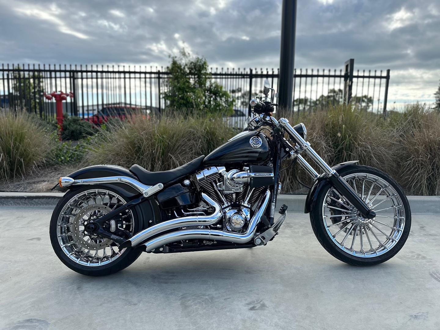 2016 HARLEY-DAVIDSON BREAKOUT 103 (FXSB) CRUISER