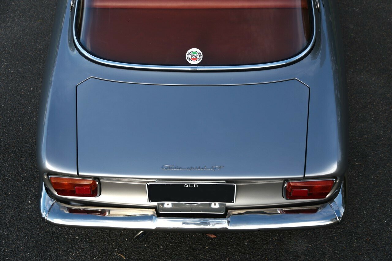 1965 ALFA ROMEO GIULIA SPRINT GT 5 SP MANUAL COUPE