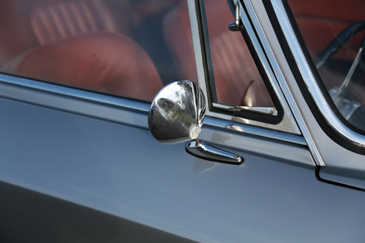 1965 ALFA ROMEO GIULIA SPRINT GT 5 SP MANUAL COUPE