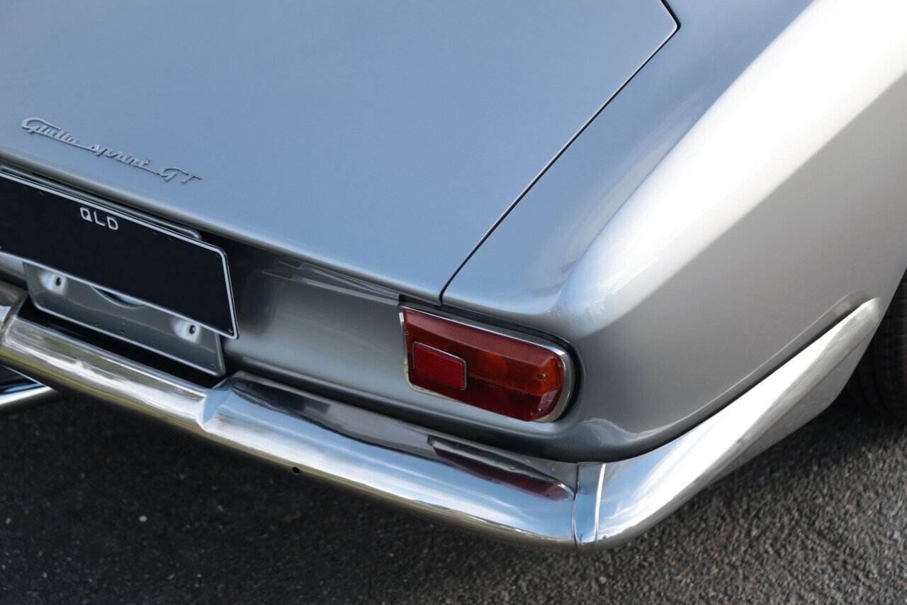 1965 ALFA ROMEO GIULIA SPRINT GT 5 SP MANUAL COUPE