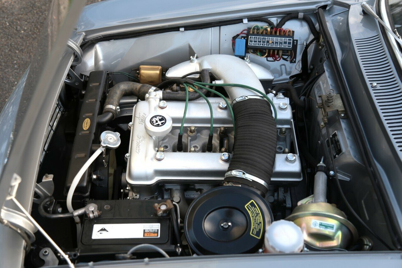 1965 ALFA ROMEO GIULIA SPRINT GT 5 SP MANUAL COUPE