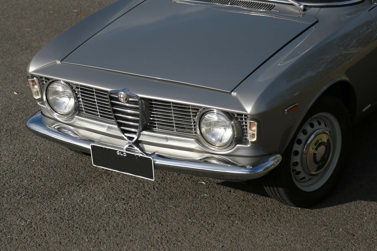 1965 ALFA ROMEO GIULIA SPRINT GT 5 SP MANUAL COUPE