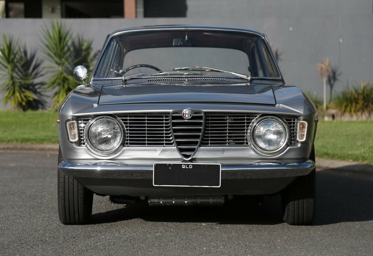 1965 ALFA ROMEO GIULIA SPRINT GT 5 SP MANUAL COUPE
