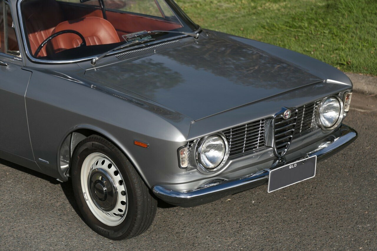 1965 ALFA ROMEO GIULIA SPRINT GT 5 SP MANUAL COUPE