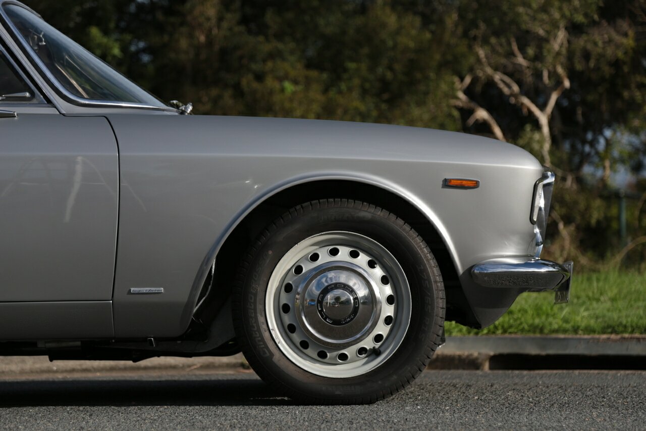1965 ALFA ROMEO GIULIA SPRINT GT 5 SP MANUAL COUPE