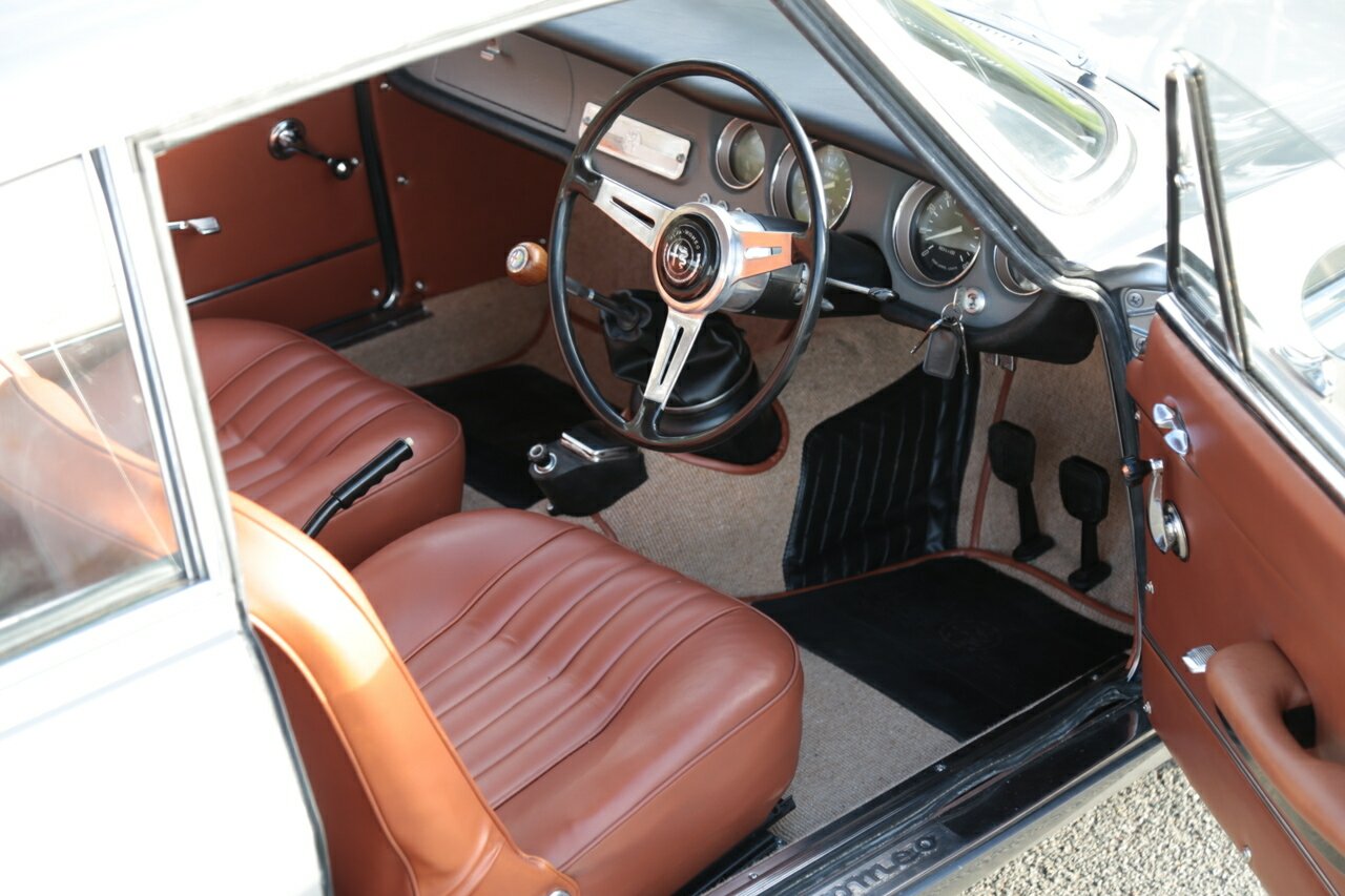 1965 ALFA ROMEO GIULIA SPRINT GT 5 SP MANUAL COUPE