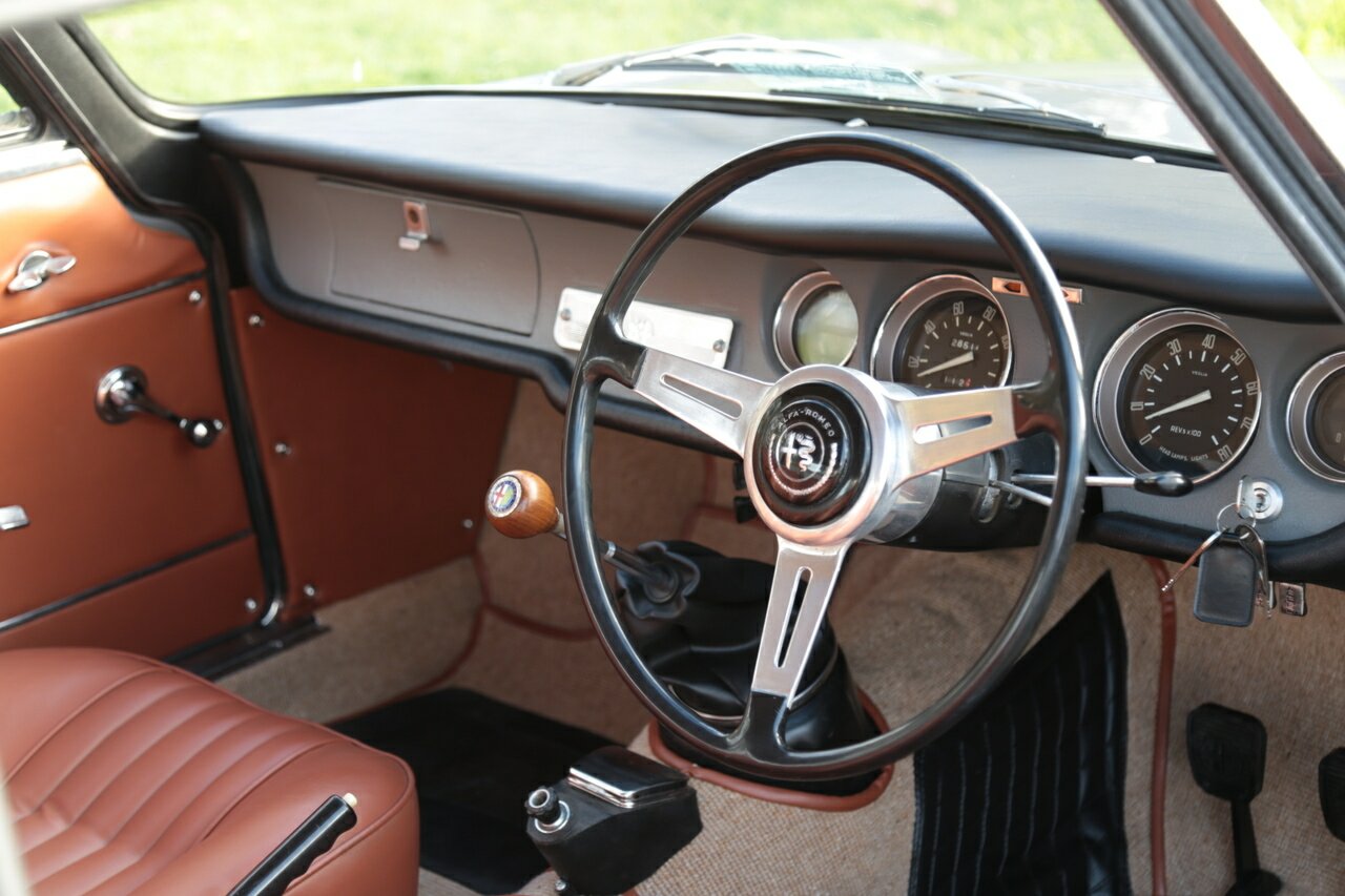 1965 ALFA ROMEO GIULIA SPRINT GT 5 SP MANUAL COUPE