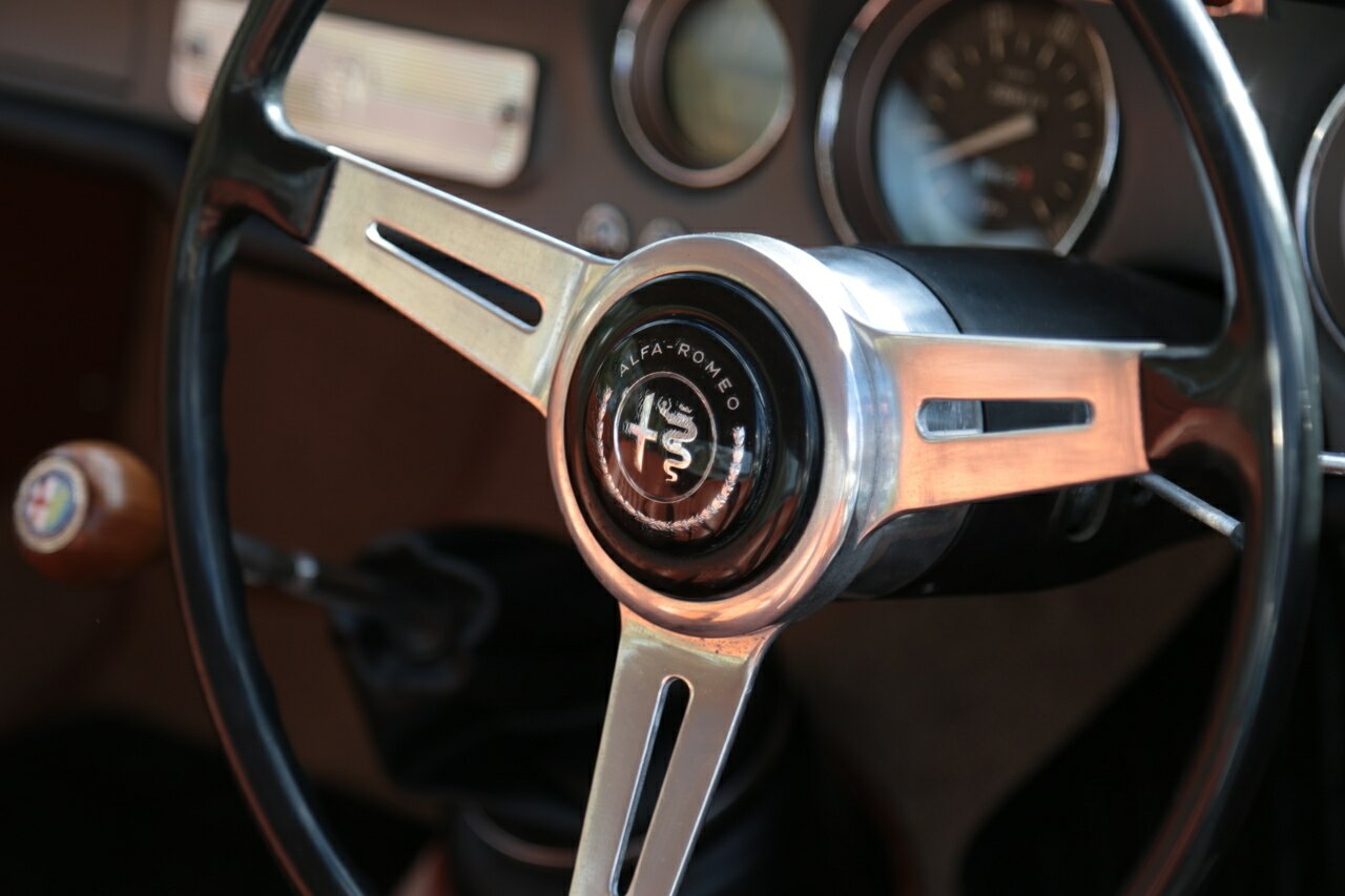 1965 ALFA ROMEO GIULIA SPRINT GT 5 SP MANUAL COUPE