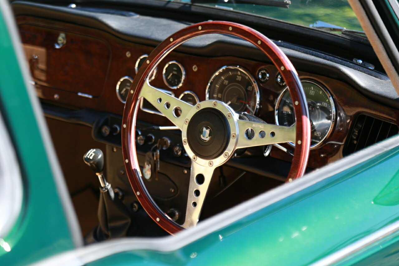 1965 TRIUMPH TR4A IRS 4 SP MANUAL + O/DRIVE 2D CONVERTIBLE