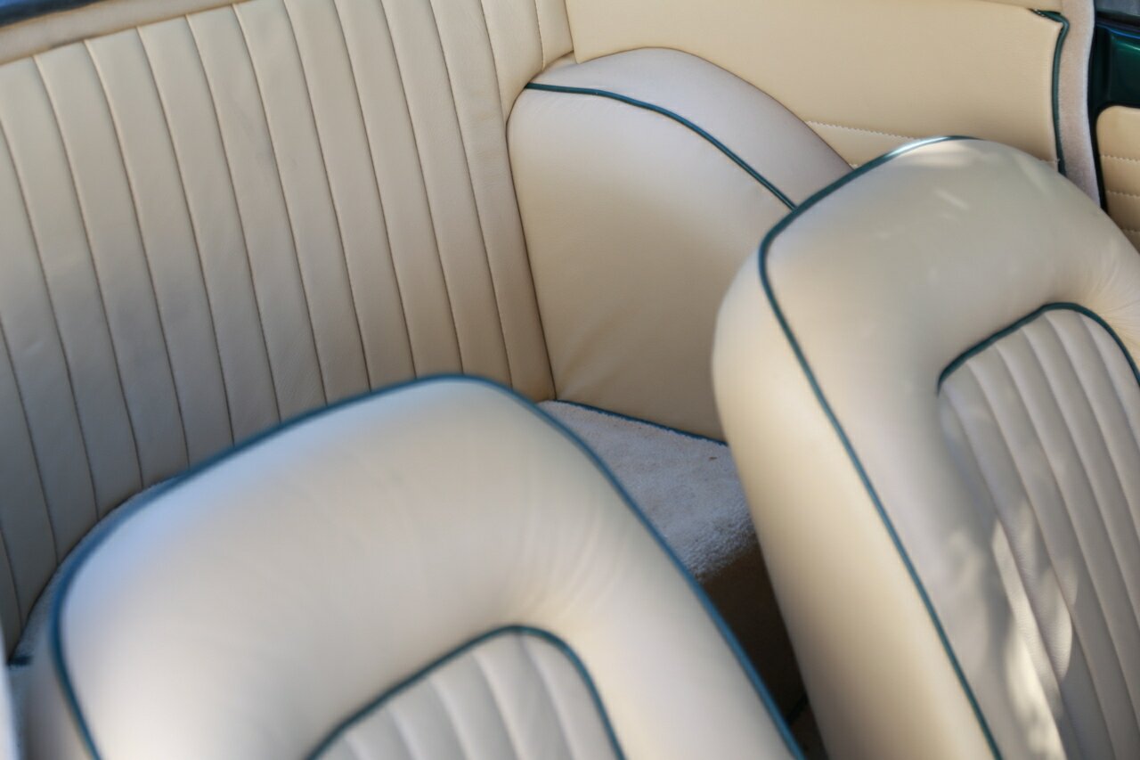 1965 TRIUMPH TR4A IRS 4 SP MANUAL + O/DRIVE 2D CONVERTIBLE