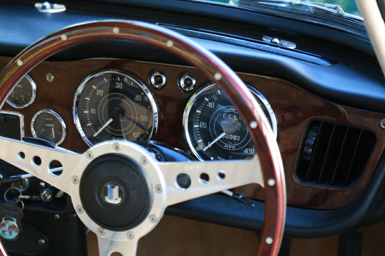 1965 TRIUMPH TR4A IRS 4 SP MANUAL + O/DRIVE 2D CONVERTIBLE