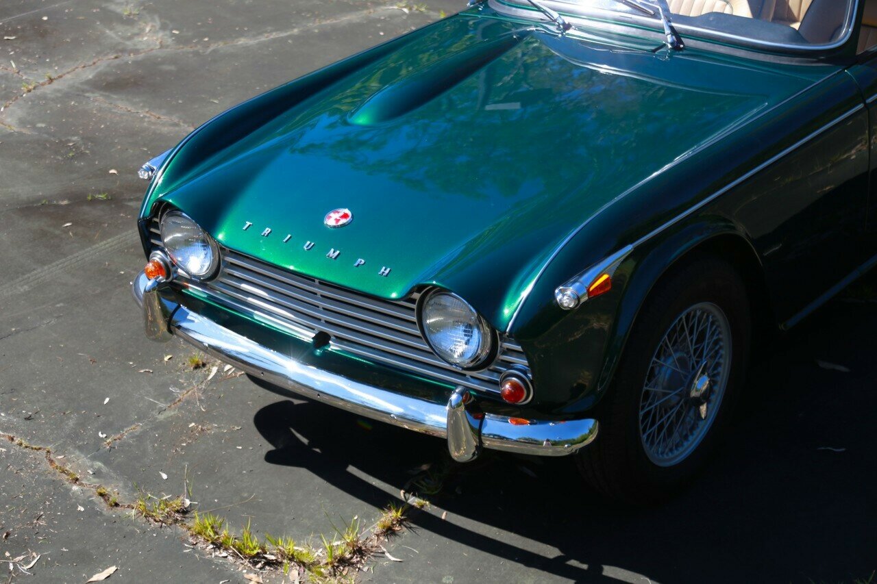 1965 TRIUMPH TR4A IRS 4 SP MANUAL + O/DRIVE 2D CONVERTIBLE