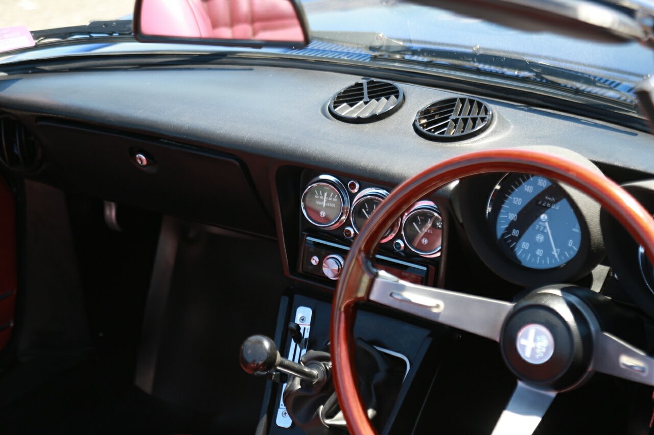 1975 ALFA ROMEO SPIDER 2000 VELOCE 5 SP MANUAL 2D ROADSTER