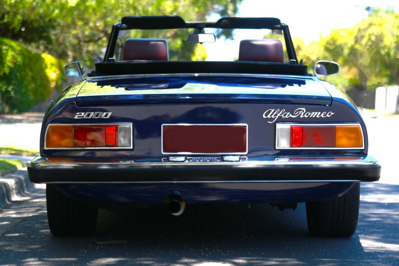 1975 ALFA ROMEO SPIDER 2000 VELOCE 5 SP MANUAL 2D ROADSTER