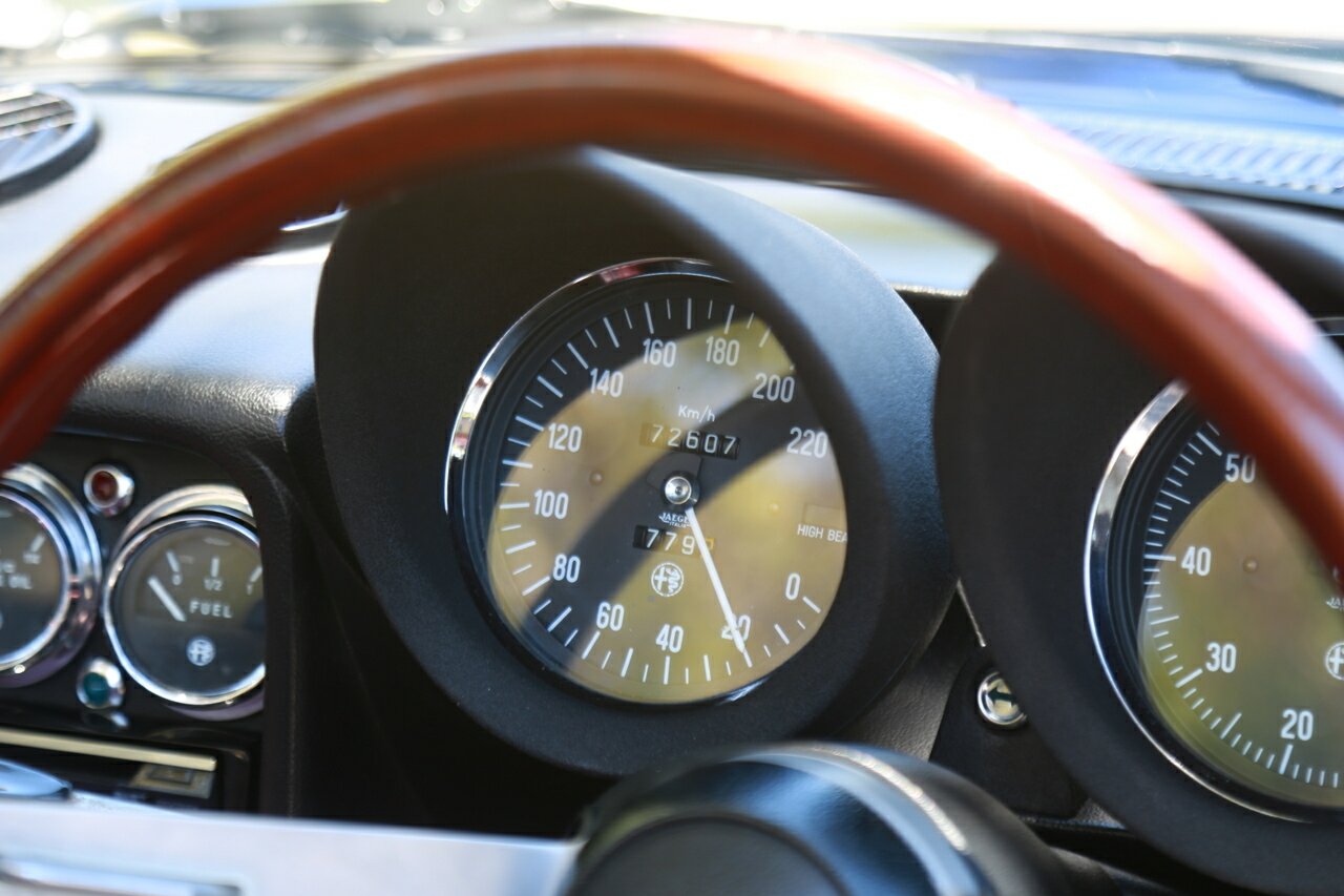 1975 ALFA ROMEO SPIDER 2000 VELOCE 5 SP MANUAL 2D ROADSTER