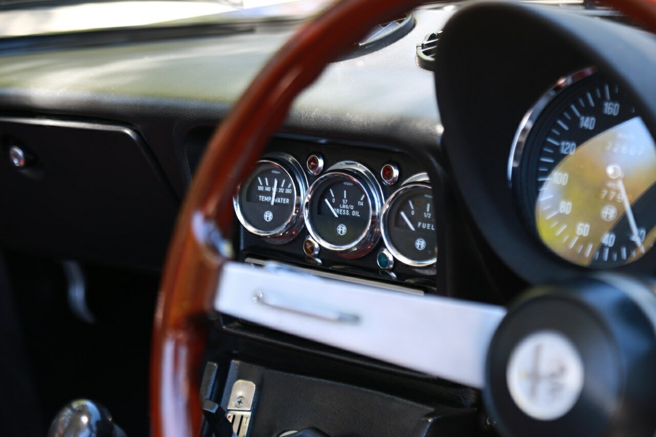1975 ALFA ROMEO SPIDER 2000 VELOCE 5 SP MANUAL 2D ROADSTER