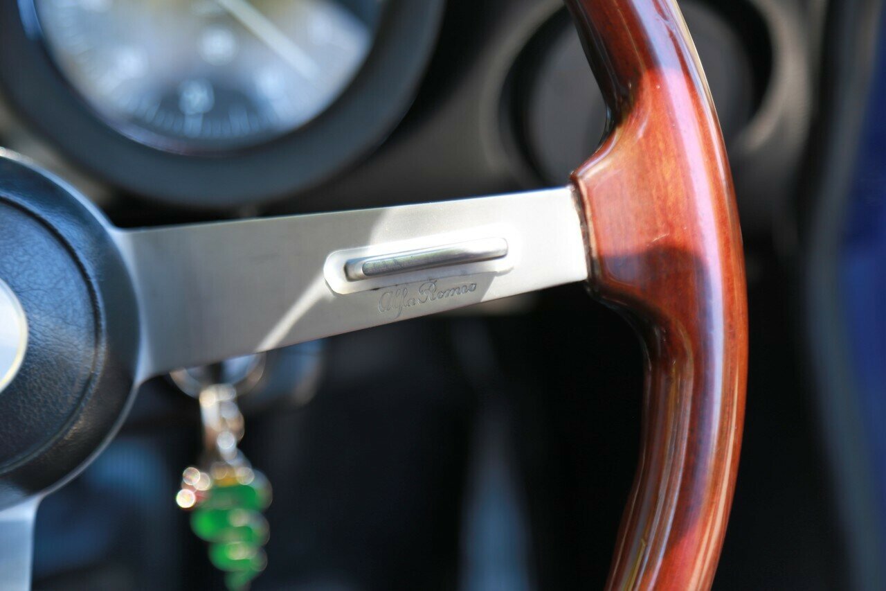 1975 ALFA ROMEO SPIDER 2000 VELOCE 5 SP MANUAL 2D ROADSTER