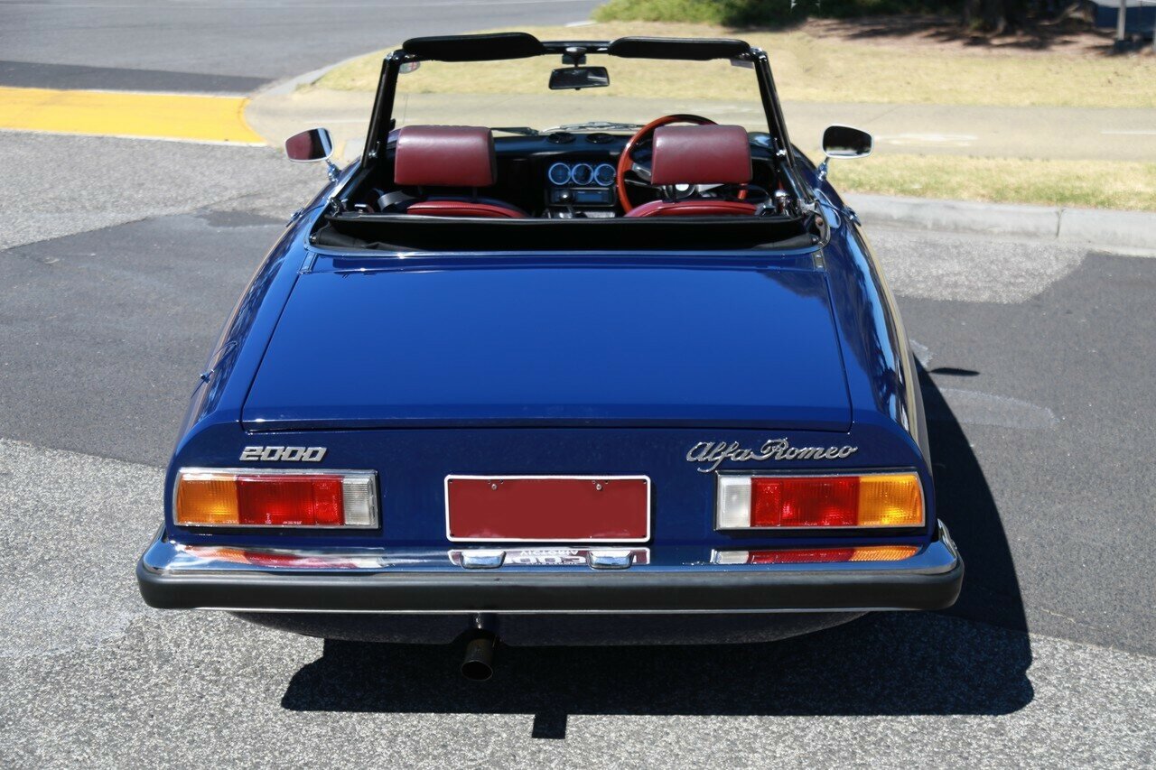 1975 ALFA ROMEO SPIDER 2000 VELOCE 5 SP MANUAL 2D ROADSTER