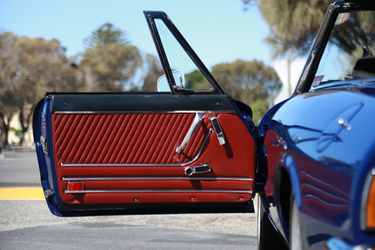 1975 ALFA ROMEO SPIDER 2000 VELOCE 5 SP MANUAL 2D ROADSTER