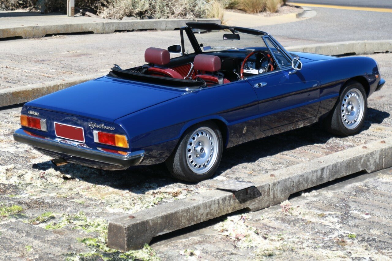 1975 ALFA ROMEO SPIDER 2000 VELOCE 5 SP MANUAL 2D ROADSTER