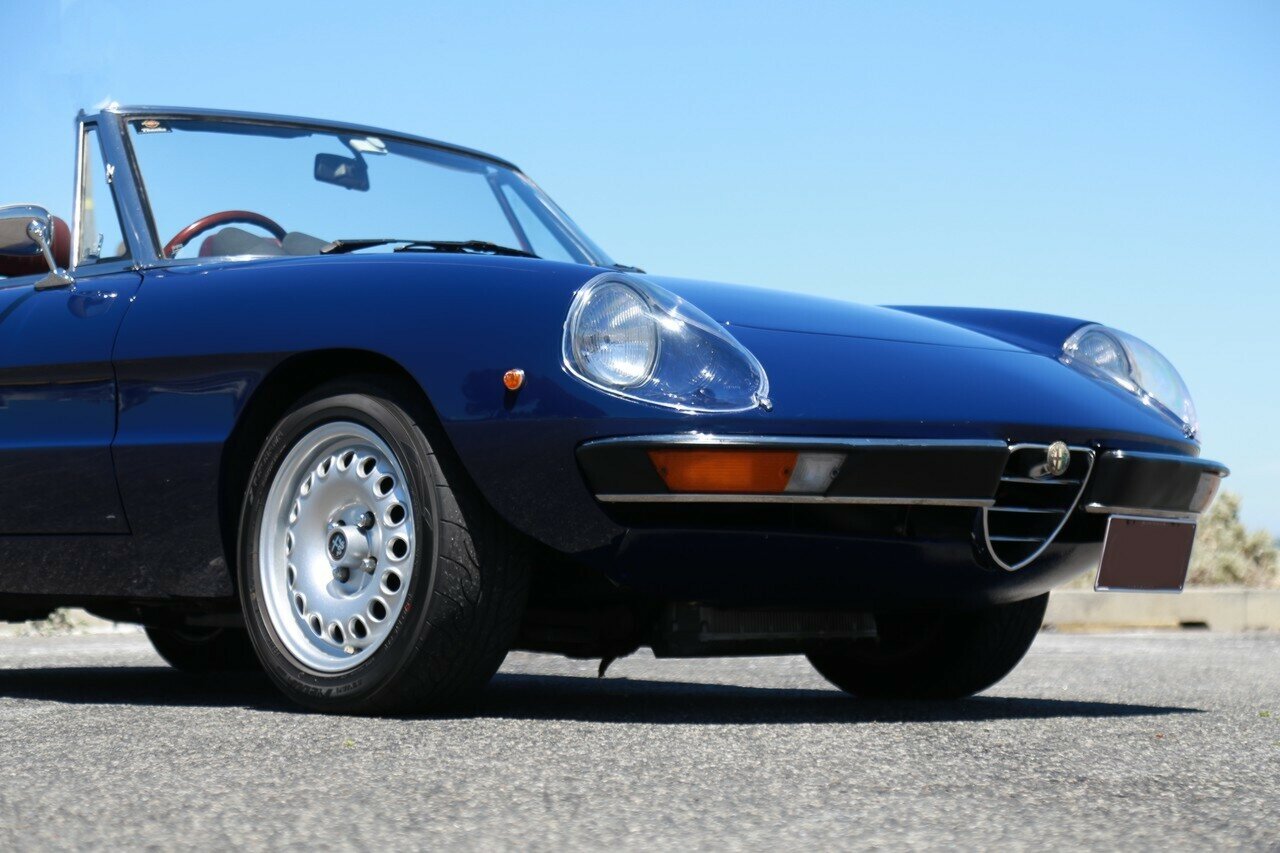 1975 ALFA ROMEO SPIDER 2000 VELOCE 5 SP MANUAL 2D ROADSTER