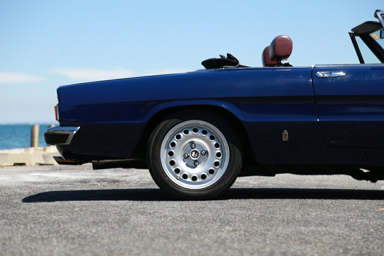 1975 ALFA ROMEO SPIDER 2000 VELOCE 5 SP MANUAL 2D ROADSTER
