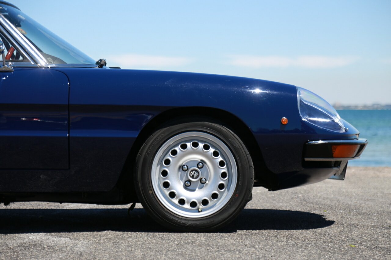 1975 ALFA ROMEO SPIDER 2000 VELOCE 5 SP MANUAL 2D ROADSTER