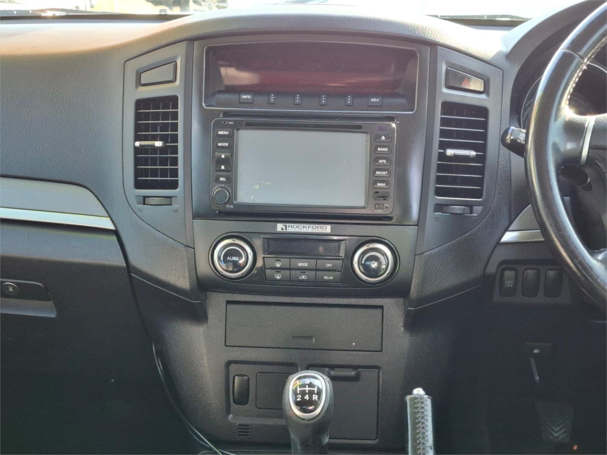 2011 MITSUBISHI PAJERO NW MY12 PLATINUM EDITION 5 SP MANUAL 4D WAGON