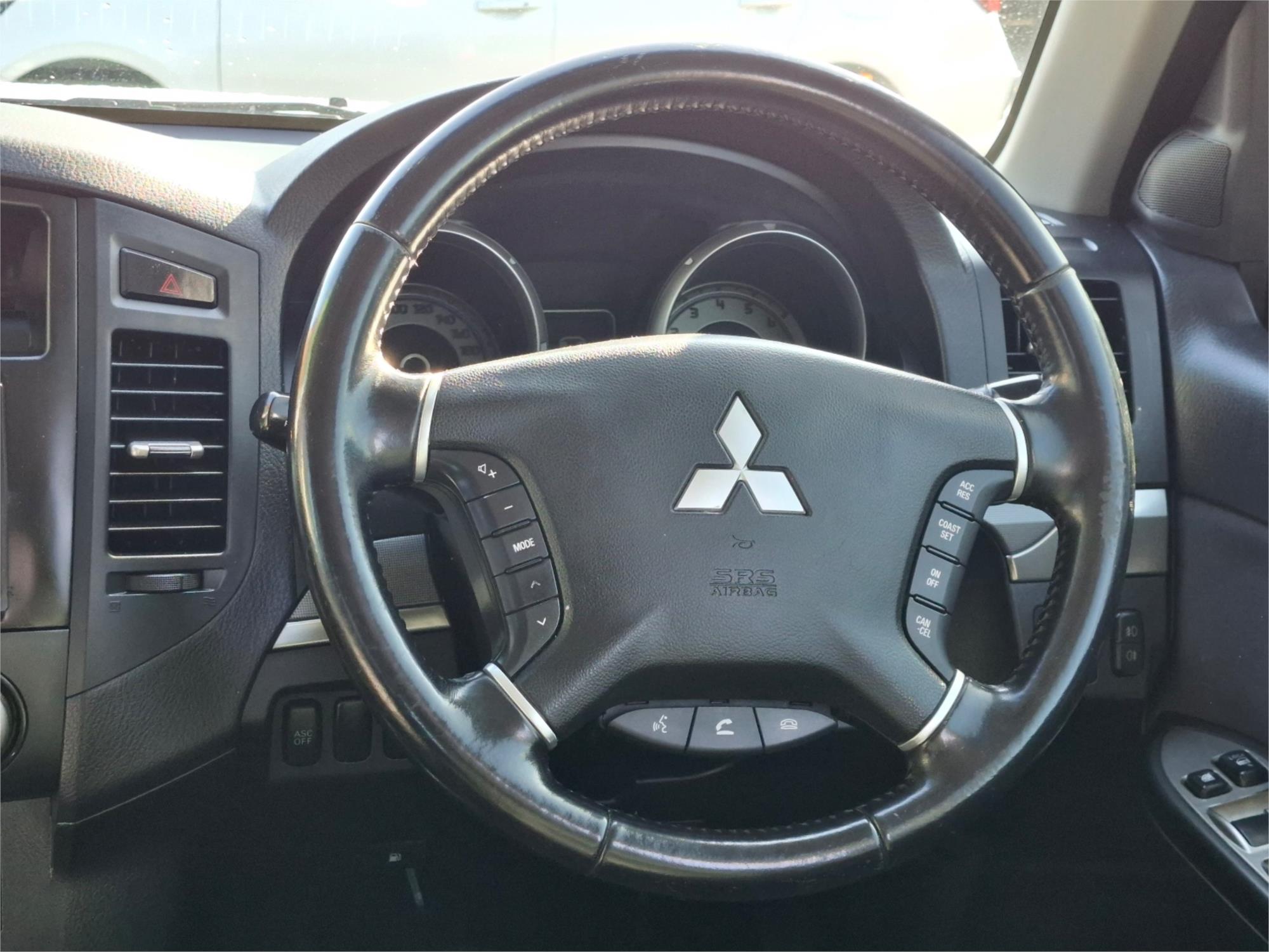 2011 MITSUBISHI PAJERO NW MY12 PLATINUM EDITION 5 SP MANUAL 4D WAGON