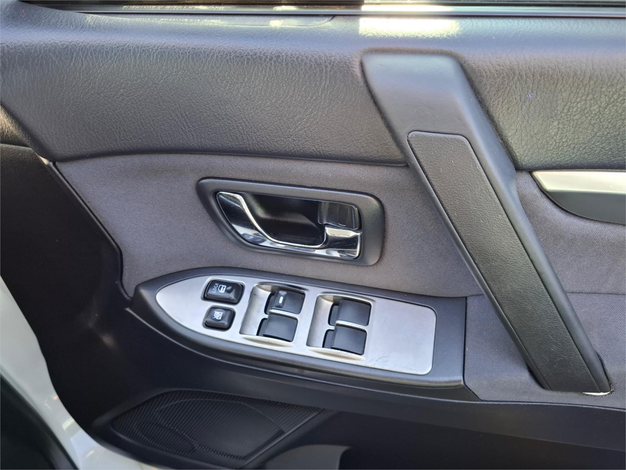 2011 MITSUBISHI PAJERO NW MY12 PLATINUM EDITION 5 SP MANUAL 4D WAGON