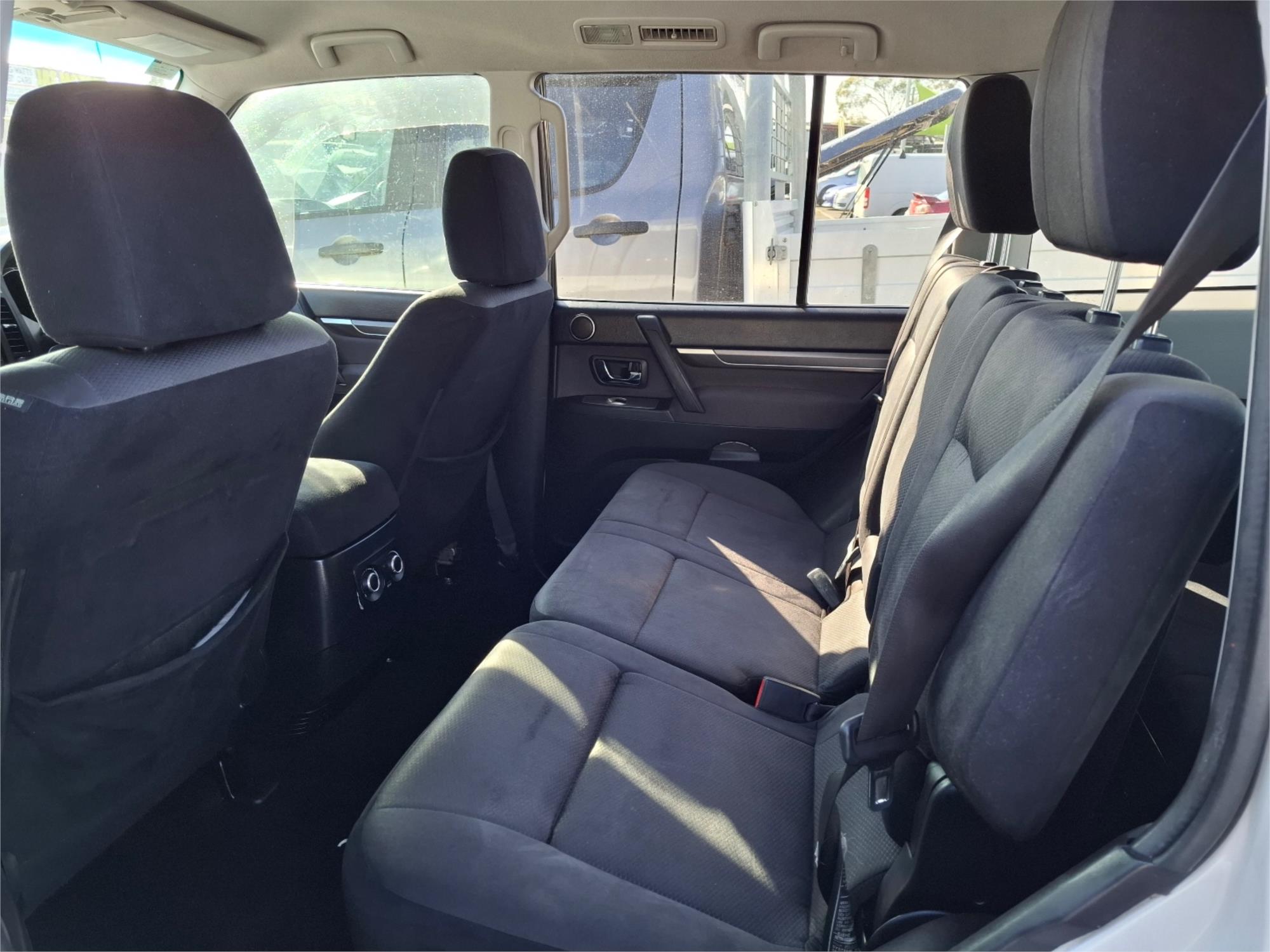 2011 MITSUBISHI PAJERO NW MY12 PLATINUM EDITION 5 SP MANUAL 4D WAGON