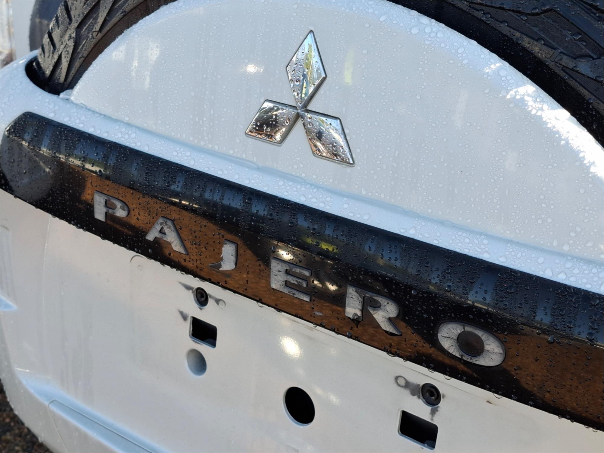 2011 MITSUBISHI PAJERO NW MY12 PLATINUM EDITION 5 SP MANUAL 4D WAGON