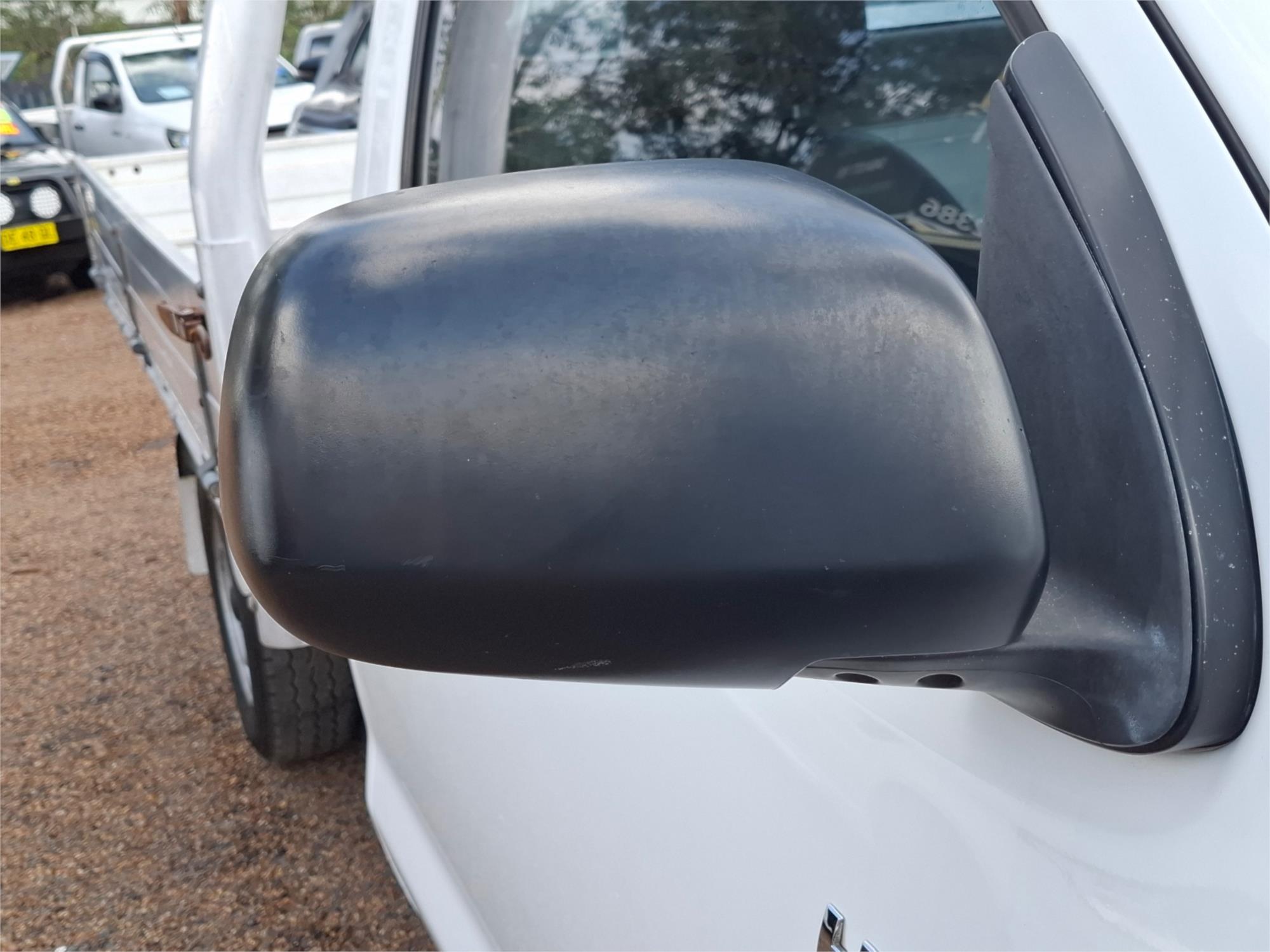 2015 TOYOTA HILUX TGN16R WORKMATE AUTOMATIC CAB CHASSIS