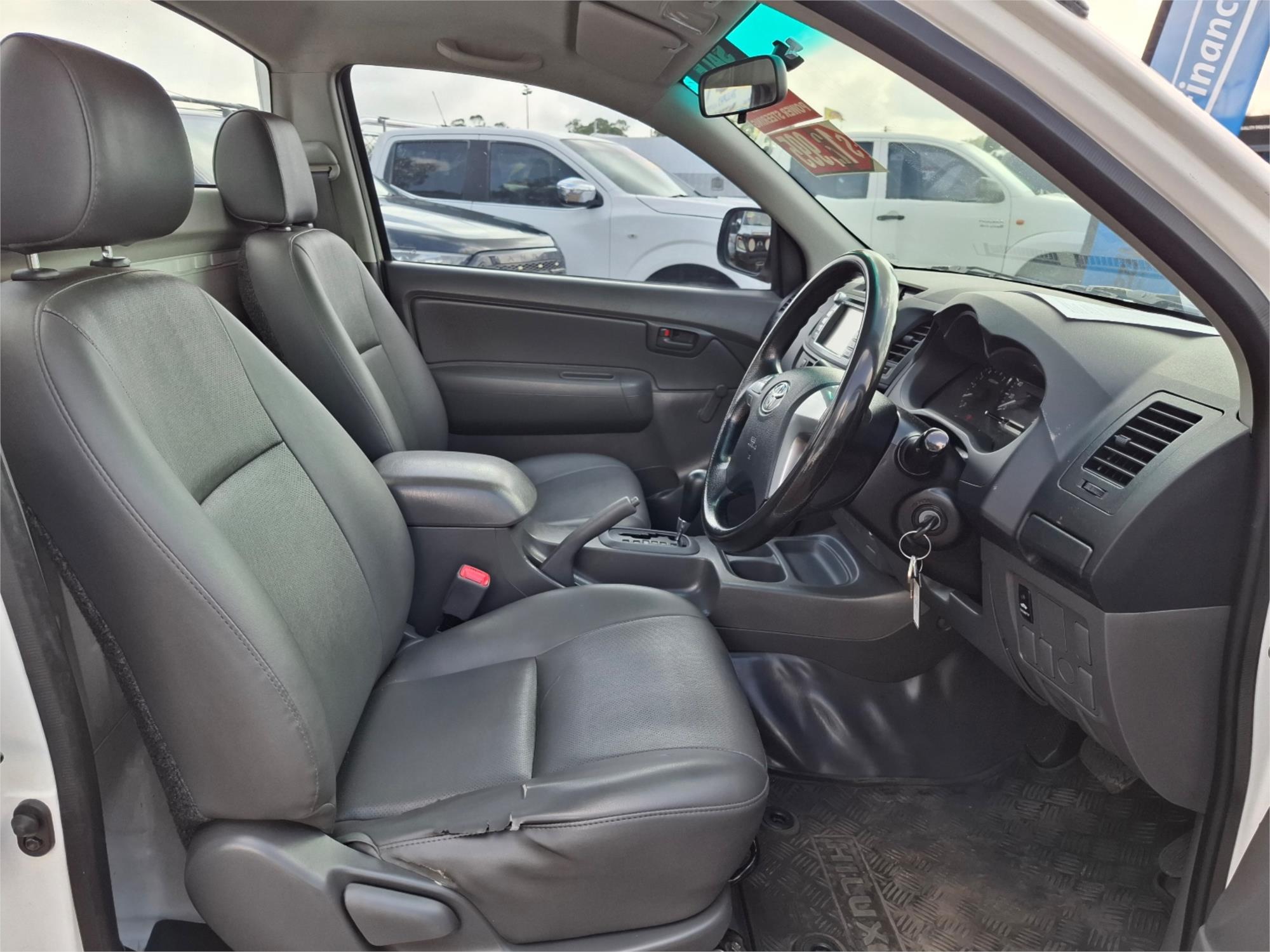 2015 TOYOTA HILUX TGN16R WORKMATE AUTOMATIC CAB CHASSIS
