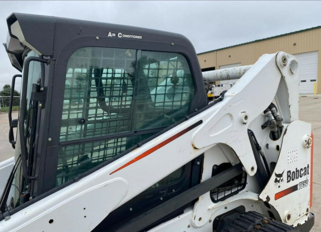 2011 BOBCAT T650 LOADER (WHEELED)