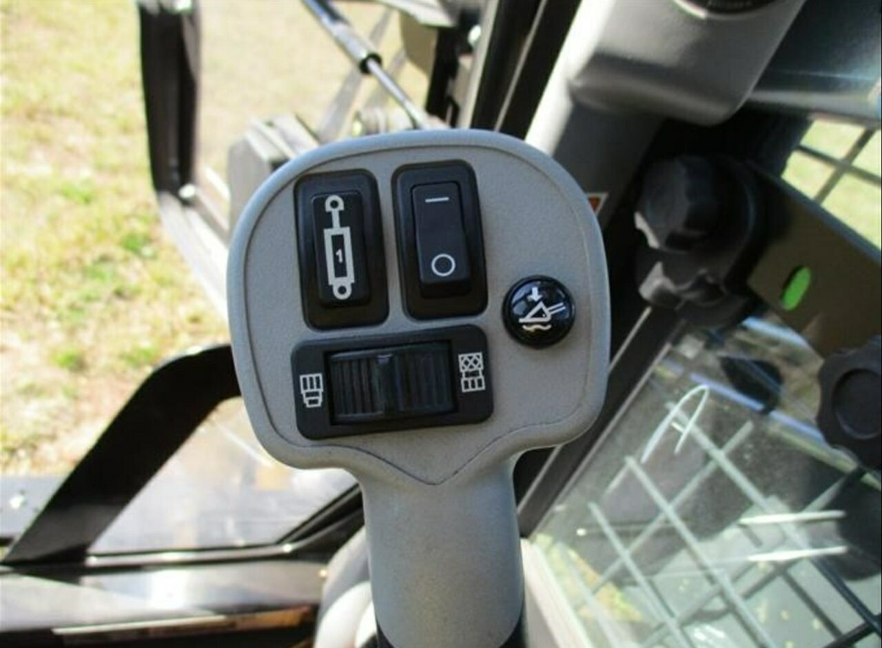 2017 NEW HOLLAND C238 LOADER (WHEELED)